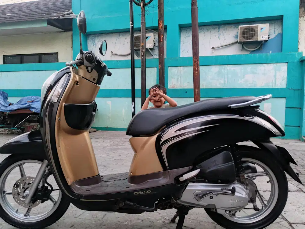 Honda scoopy stylish FI 2014 stater tokcer halus mulus terawat