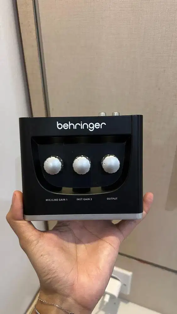 Behringer U-Phoria UM2 Audio Interface Bekas Kondisi Bagus