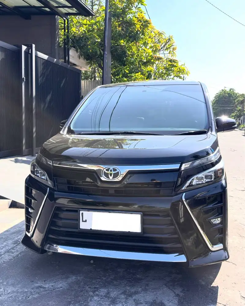 Toyota VOXY (2018) Plat L SBY