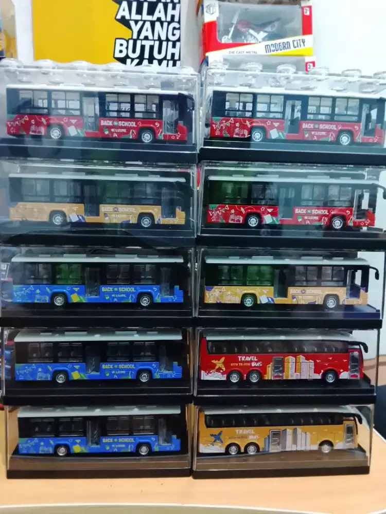 Diecast/miniatur bus kemasan akrilik