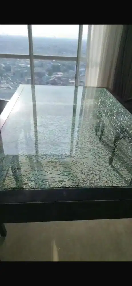 Meja makan kaca tekstur Crackled glass dinning