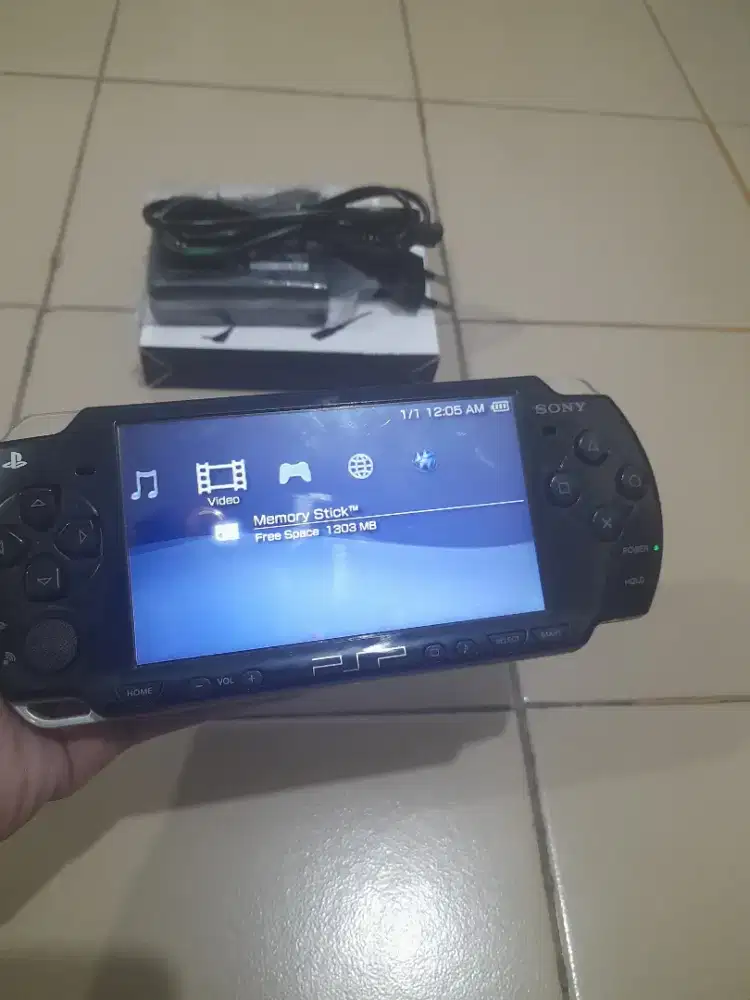 Psp Slim Seri 2000 Memory 8gb Full game Normal mines dikit