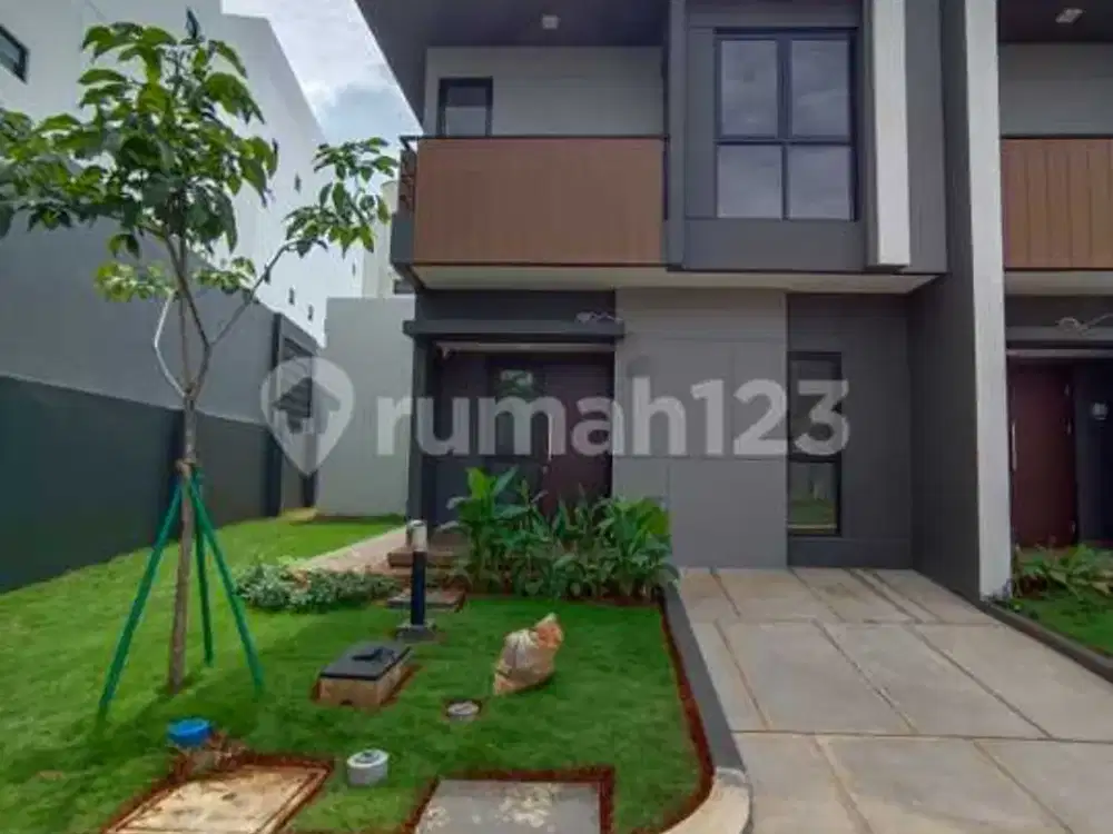 Disewakan Rumah Baru Hook di Cluster Regia - Summarecon Crown Gading.