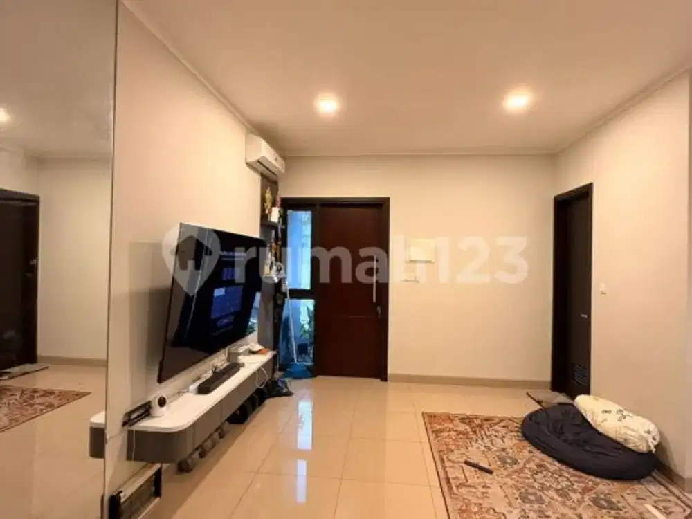 Dijual Rumah Bagus 2Lt Semi Furnished di Summarecon Crown Gading Cluster Regia