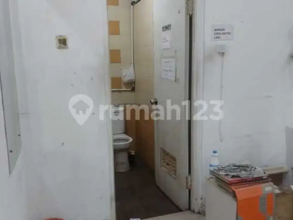 Di Sewakan Ruko Pinggir Jalan 4 Lantai Lokasi Strategis di Harapan Indah Bekasi