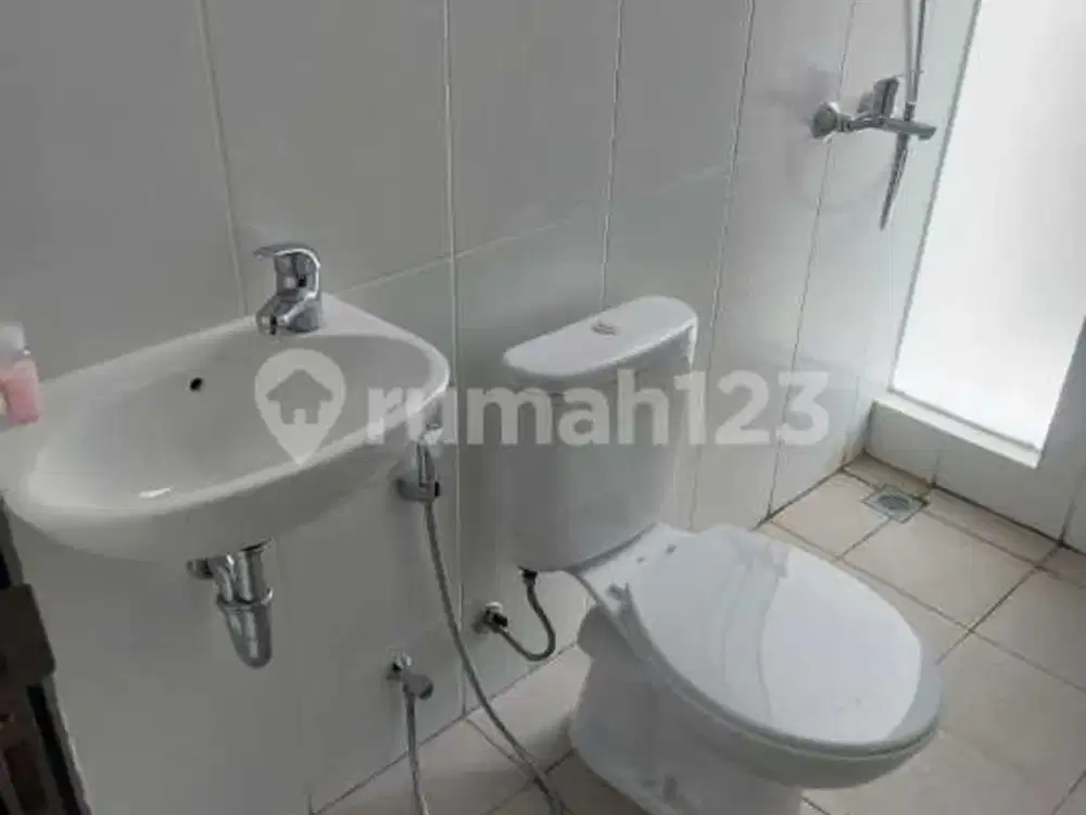 Di Sewakan Rumah Baru 2 Lantai di Cluster Alamanda Jgc Jakarta Timur Ada ac 3