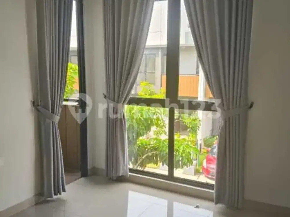 Disewakan Rumah 2 Lantai di Cluster Regia Summarecon Crown Gading Bekasi