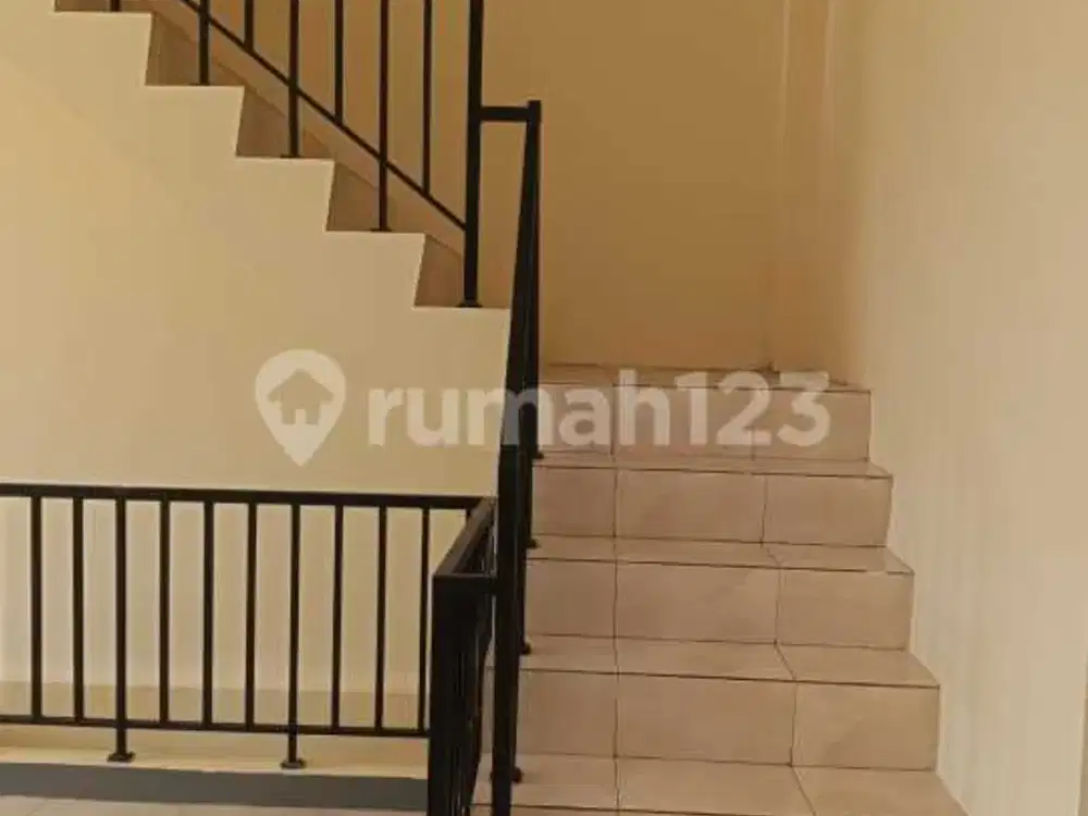 Di Sewakan Ruko 3 Lantai di Symphoni Harapan Indah Bekasi Barat