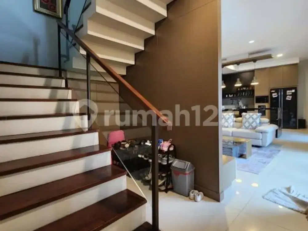 Dijual Rumah Mewah 2 LT Full Furnished Bergaya Modern Tropis, Suasana Villa Bali, Cozy, Cool dan Qualitas Terbaik di Pondok Labu Jakarta Selatan
