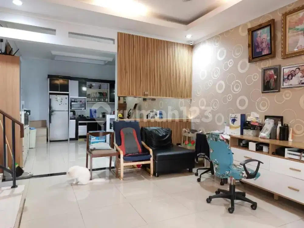 Di Jual Rumah Bagus Sudah Renovasi Semi Furnished 2 Lantai di Cluster Harmoni Harapan Indah Bekasi
