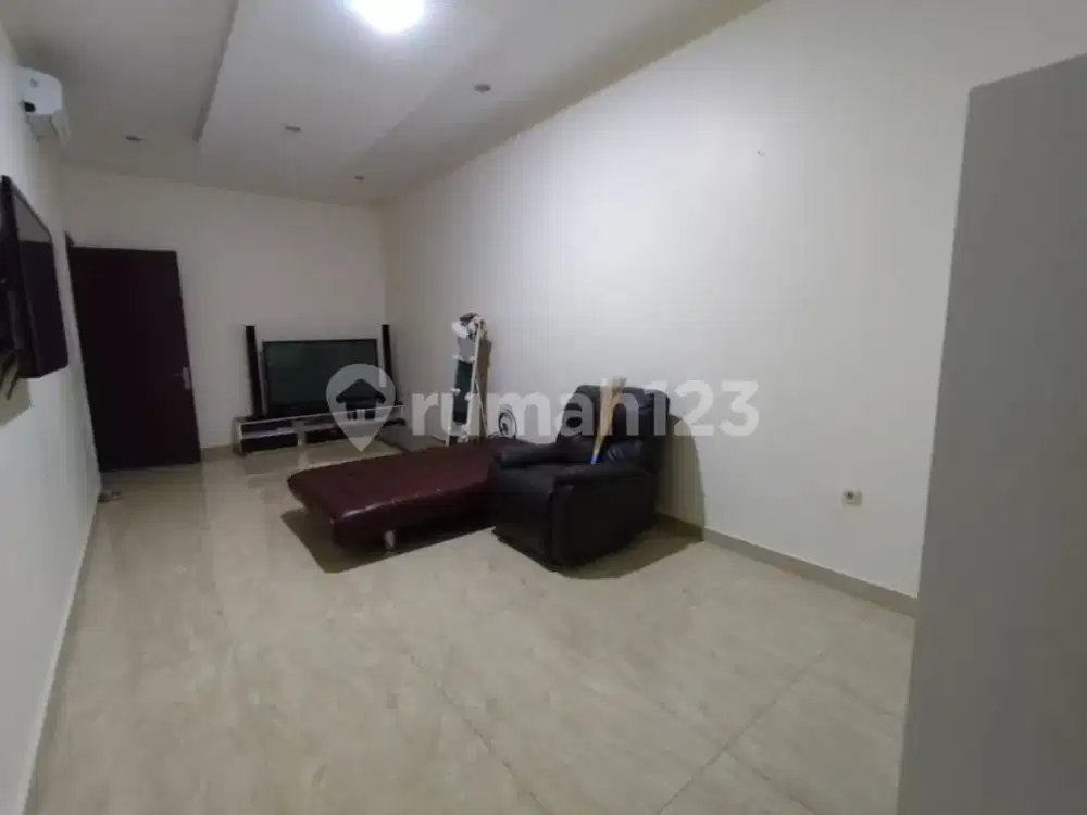 Dijual Rumah Bagus di Asia Tropis Harapan Indah Bekasi Barat