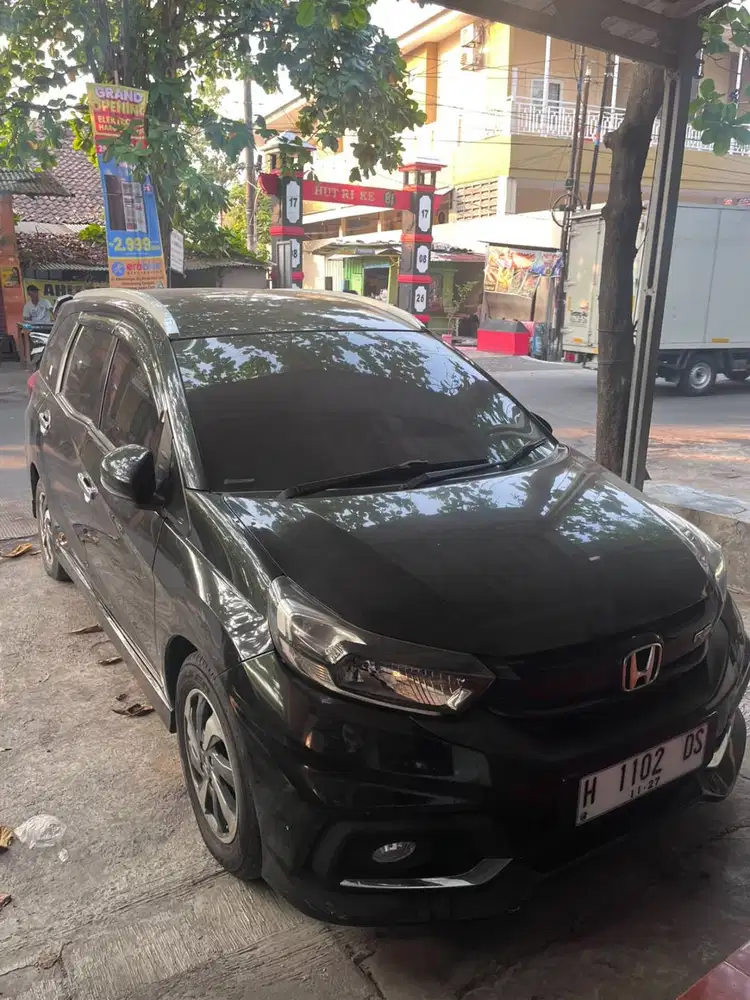 BU Mobilio RS cvt km 93rb hitam
