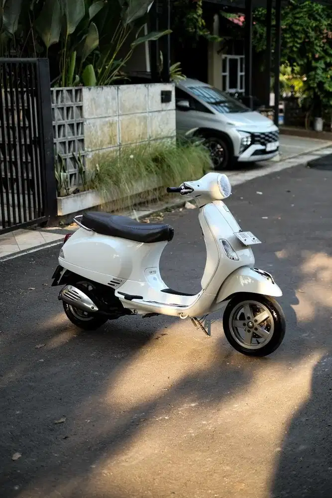 VESPA LX 150 2VIE 2019 PUTIH FAVORITE