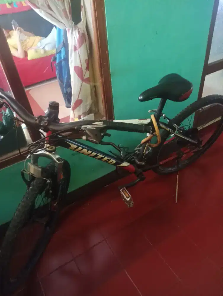 MTB United Warna Hitam Merah - Shifter Shimano Smooth - Murah Meriah