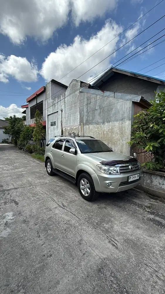 Fortuner V Bensin 4x4 2010