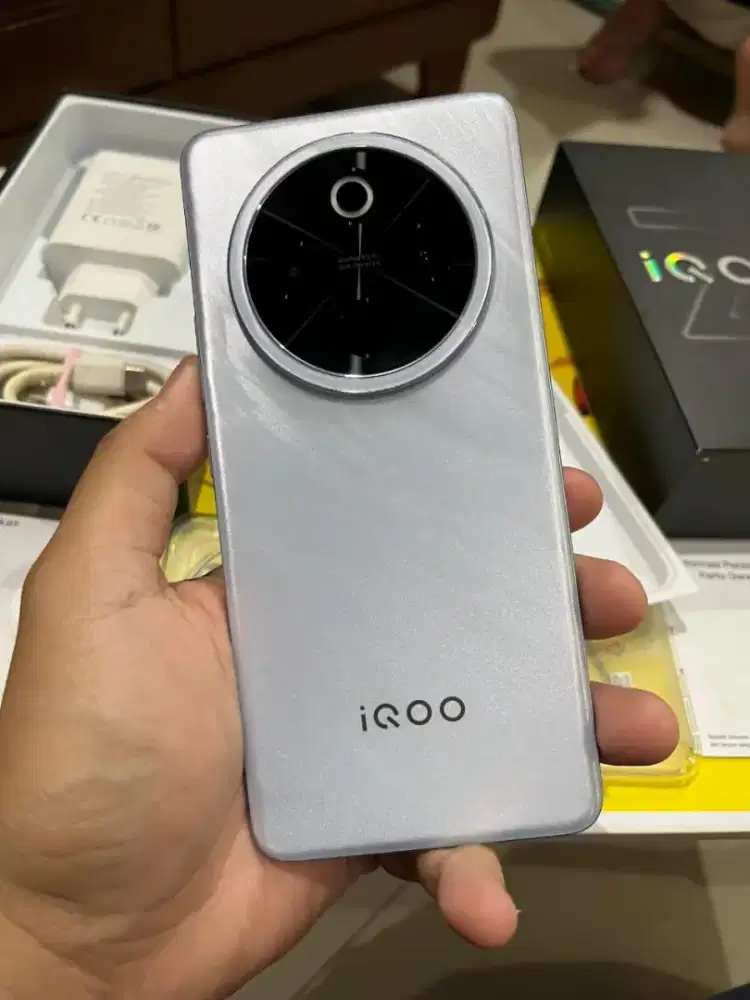 Iqoo z10 5g 12+12/256 like new