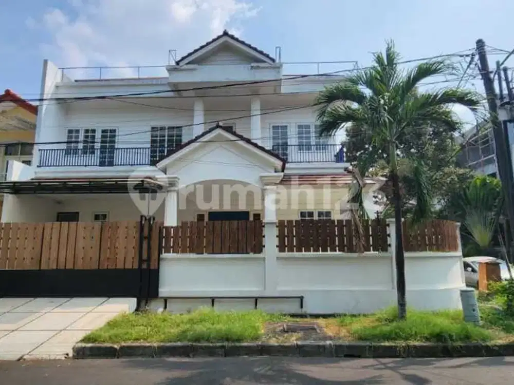 Rumah Hoek 2 Lantai Full Skandinavia Style di Taman Semanan Indah
