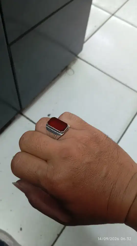 Cincin perak batu Yaman darah