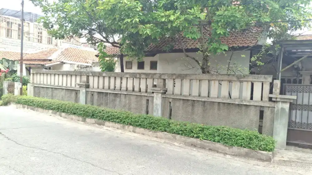 Rumah dijual jalan Kalasan Raya (jalan utama) Komplek Pharmindo