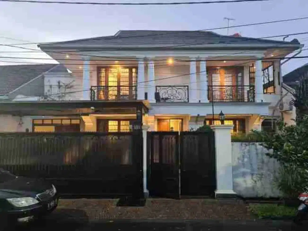 rumah siap huni + kolam renang di Cipinang indah Jatinegara