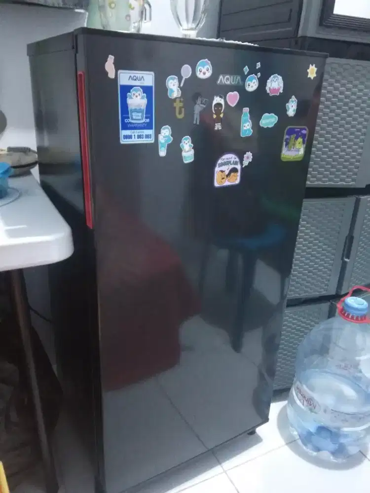 Dijual Cepat : Kulkas 1 pintu Merk AQUA , cocok buat anak kost, simple