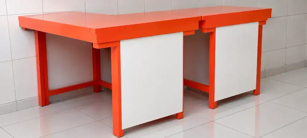 Meja makan orange