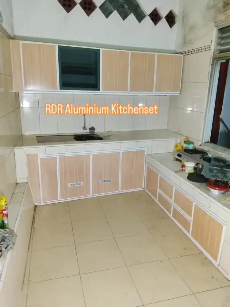 Kitchenset Aluminium ACP model Pintu Slowmotion Frameless