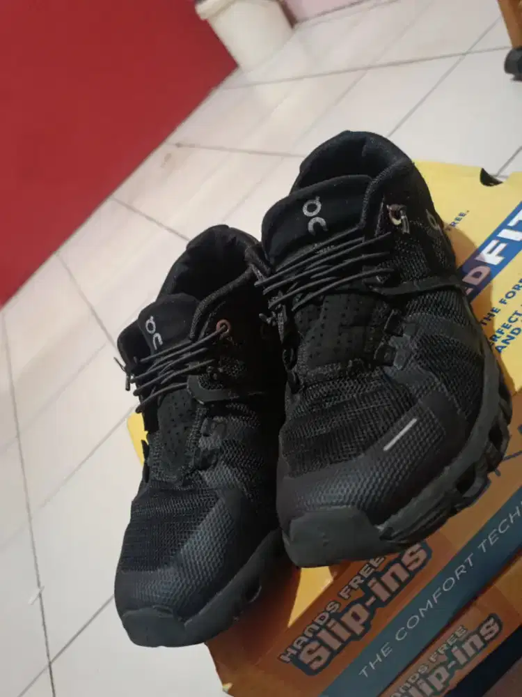Sepatu QC black