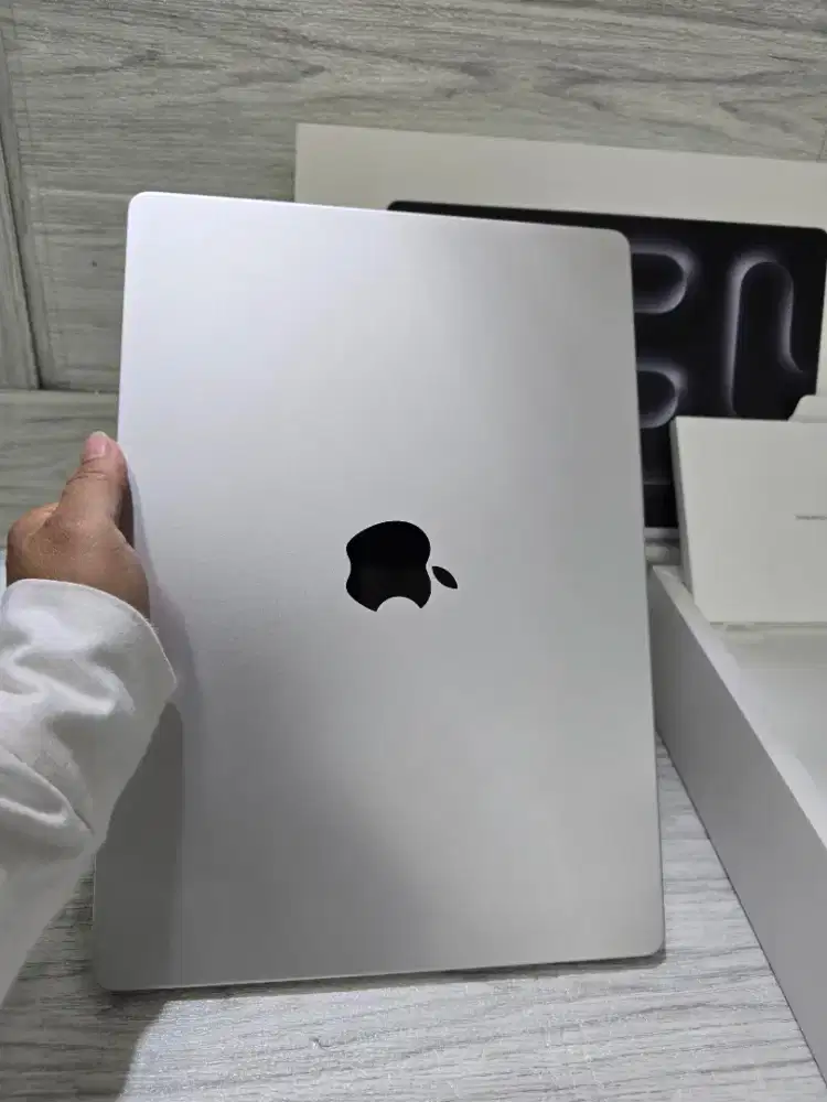 MCABOOK PRO M5 13INC 16/1TB SILVER IBOX FULLSET MULUS