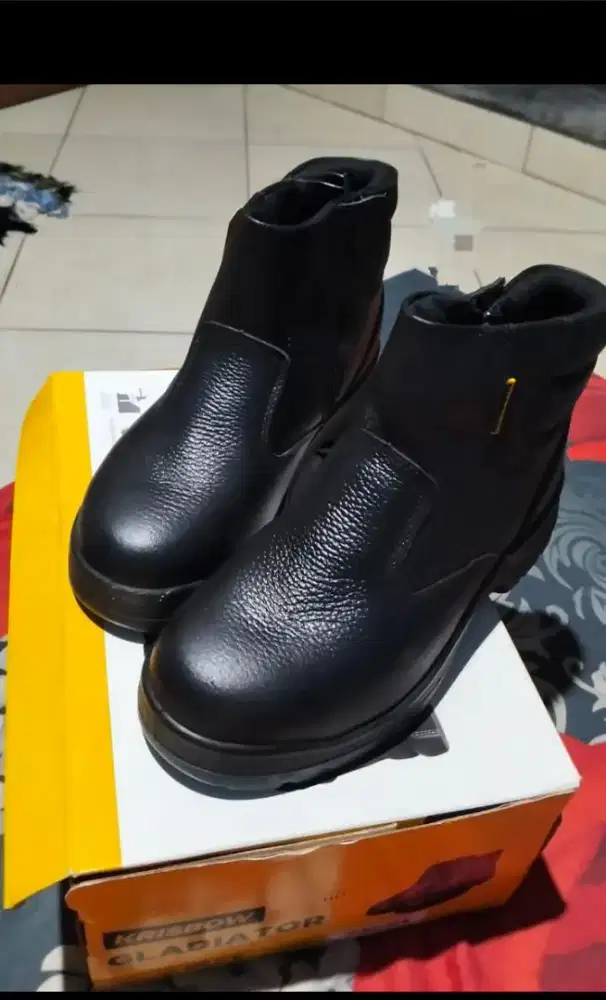 Sepatu safety  krisbow gladiator