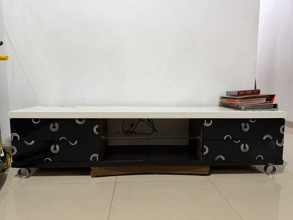 Rak TV second kondisi baik