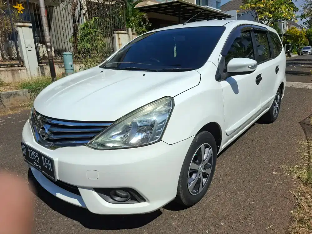 Nissan Grand Livina 1.5 XV 2017 Putih Tgn 1 Pakaian Sendiri Bagus Skl