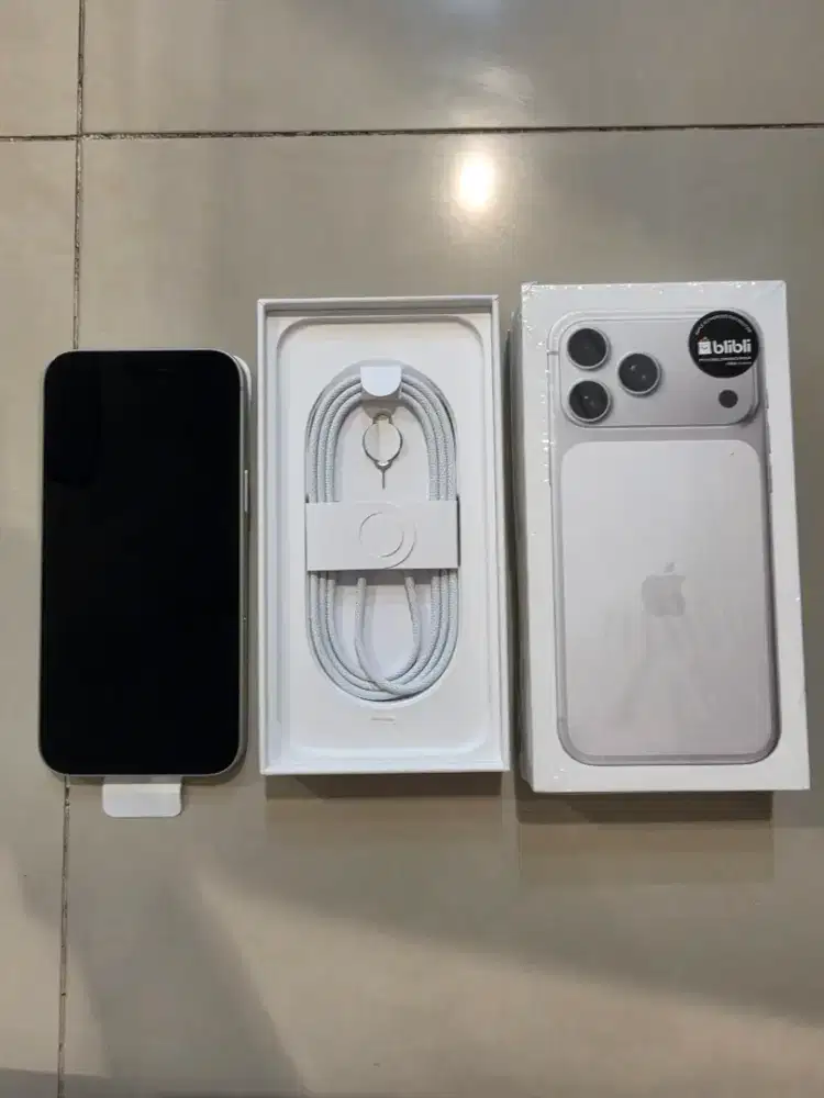 WTS Iphone 17 Pro Max 512GB Silver Mint condition Fullset