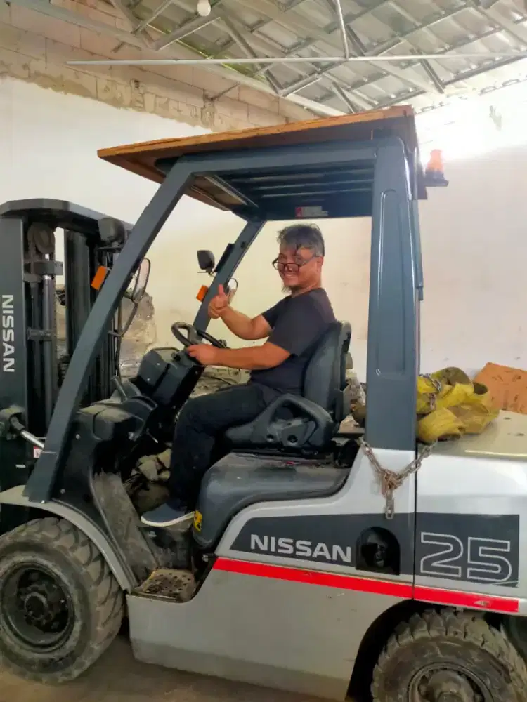 Jual forklift 2,5 ton th 2014