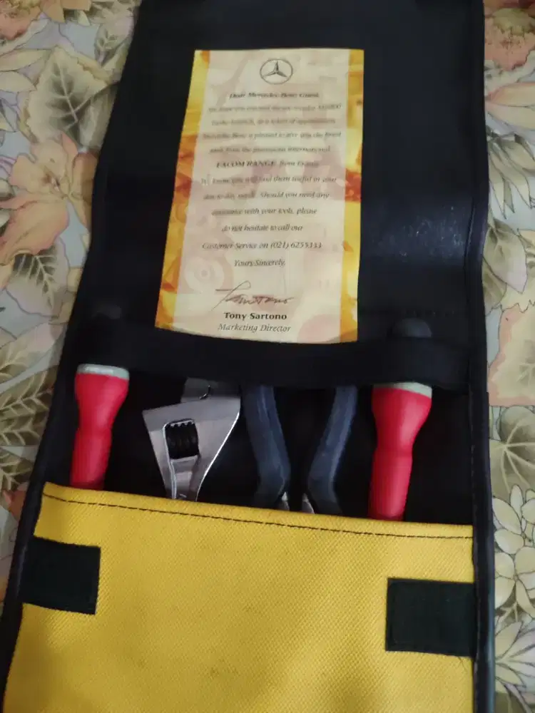 Tools kid antik mobil mercy lama