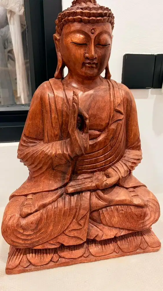 Patung Buddha kayu