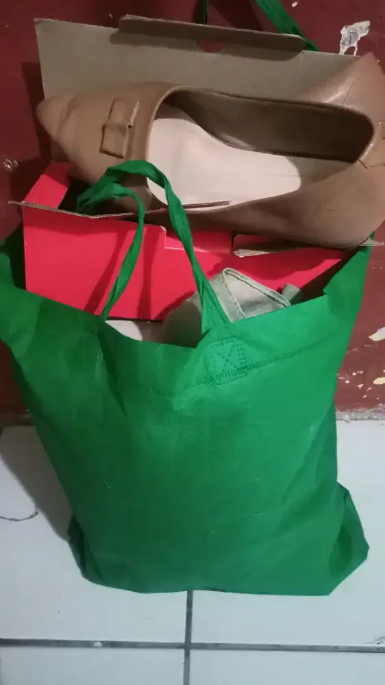 Gratis baju sepatu dll