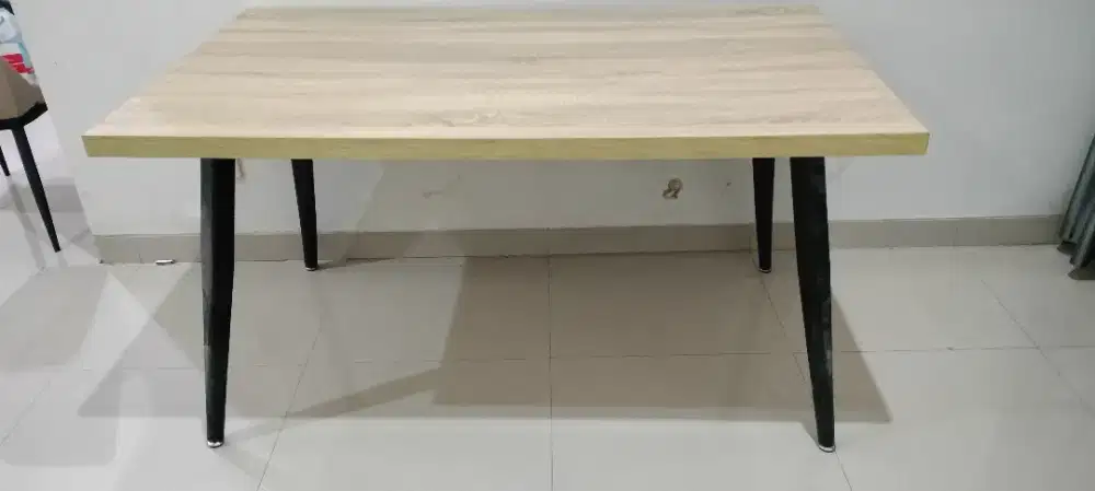 Dijual : Meja Informa tipe Milgen 140x80x75 (baru pake 1 bln)