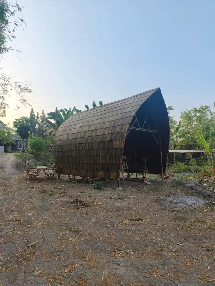 Saung bambu kontemporer