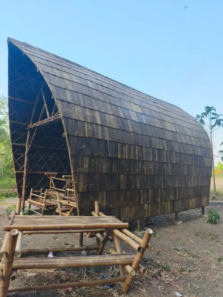 Saung bambu kontemporer