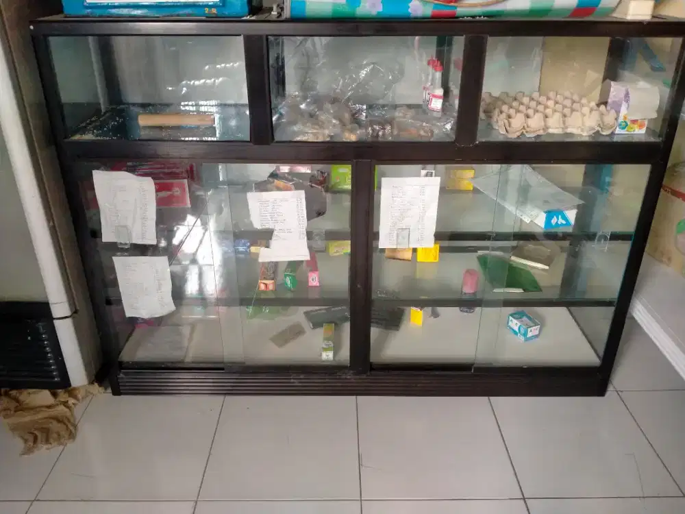 etalase Warung Tiga Sekat