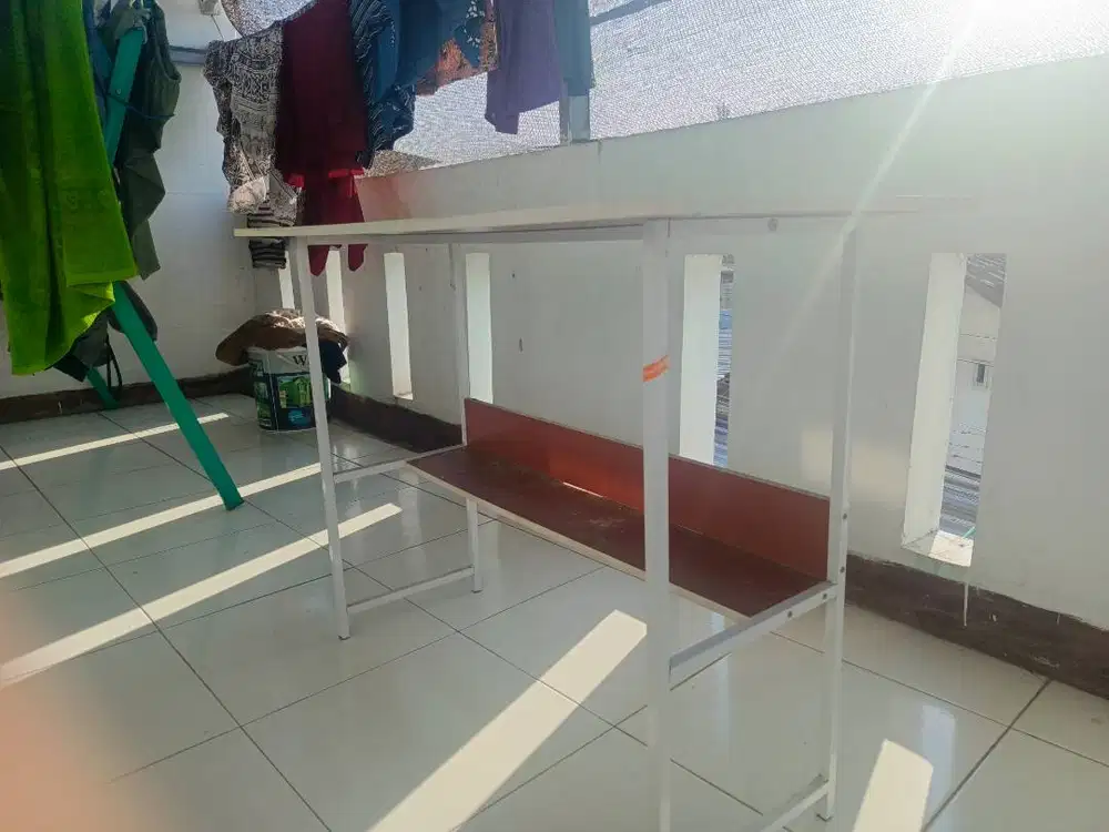 1 set meja dan kursi kantor