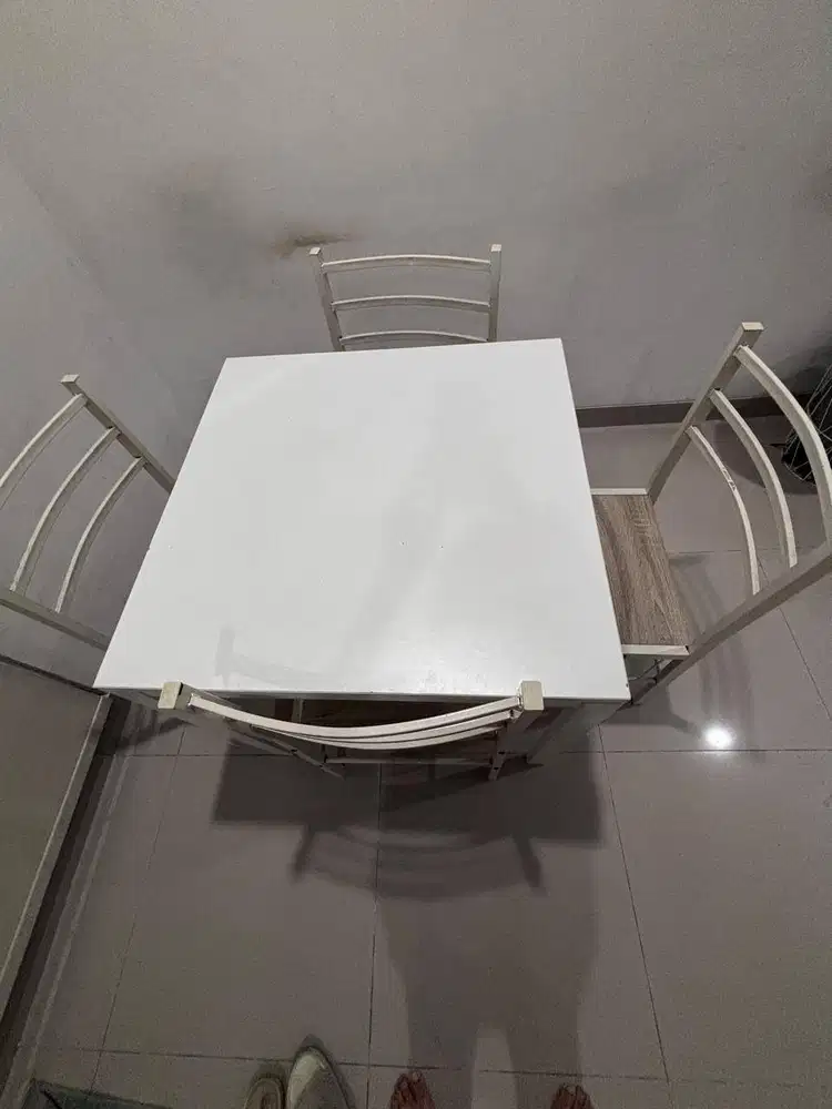 Jual Meja Makan  IKEA Plus Kursi makan 4 ( Harga Nego)