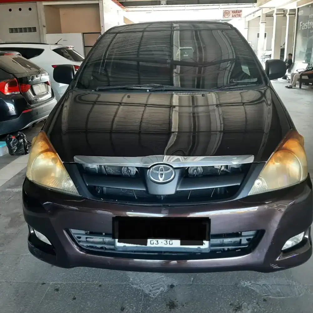 Toyota Kijang Innova 2005 Bensin