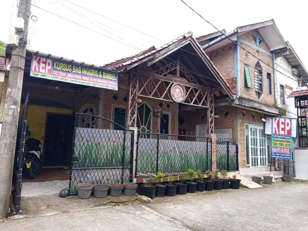 rumah tingkat (lantai 2) dg akses yg bagus dan air melimpah