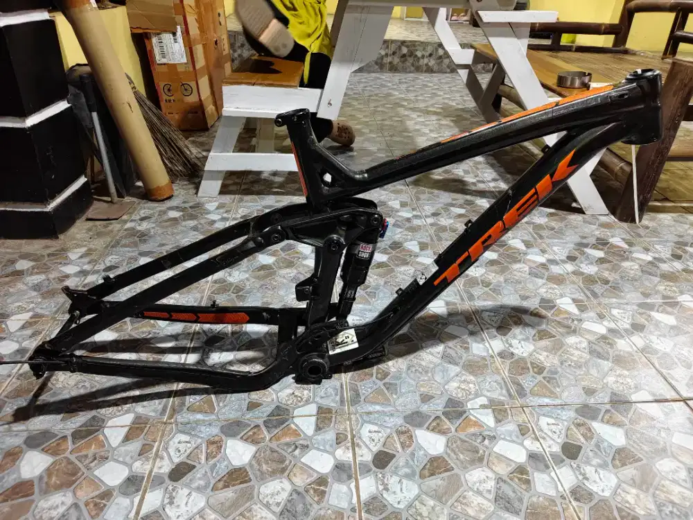 Sepeda Trek Slash 8 not Polygon santa cruz