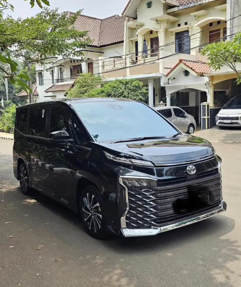 Toyota Voxy 2025