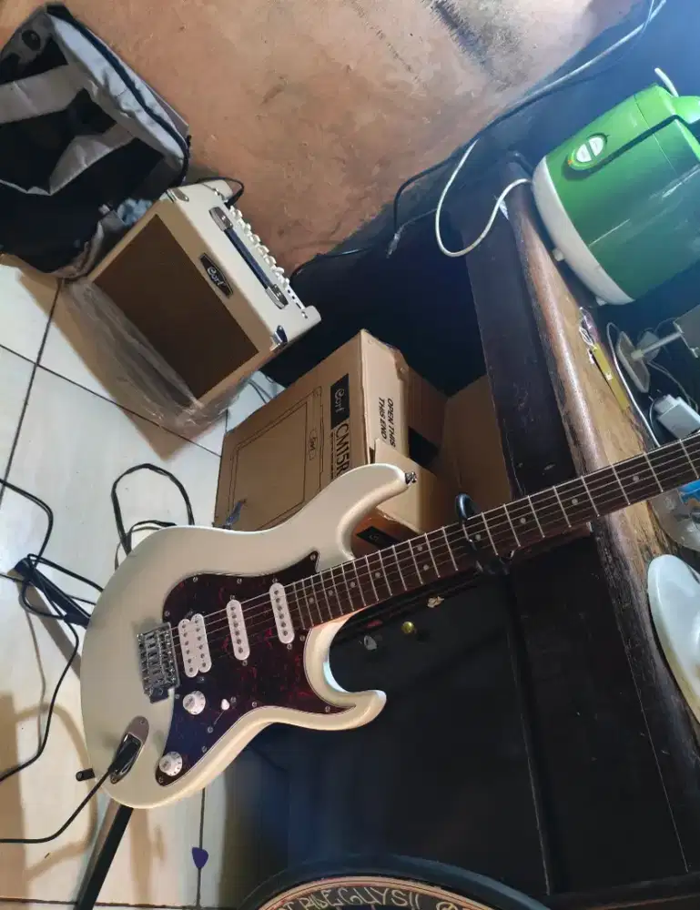 Gitar elektrik Cort g115 & ampli Cort CM15R