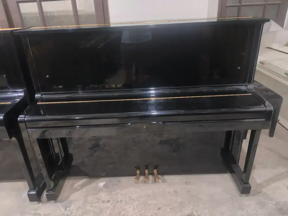 Piano Yamaha U1 E warna hitam