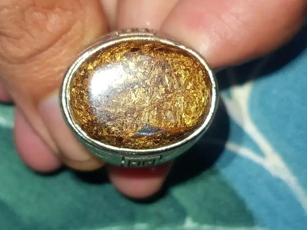 Cincin serapinethe nempel magnet ada emasny